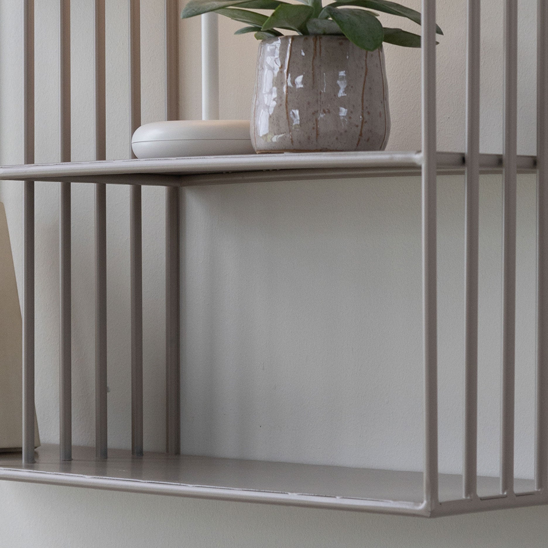 Nohr vægreol m. forskudte rum